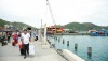 Khach xuong tau tai Cang Ben Dam